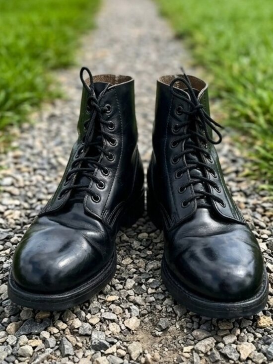 Vintage Other - Vintage 90's  Military Issue Black Leather Boots 8.5E  Oil Resistant Rubber Sole